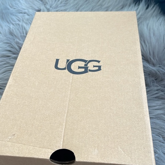 New Ugg red sandals size 3 - Picture 4 of 4